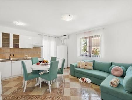 Apartmani Lorena ポレッチ エクステリア 写真
