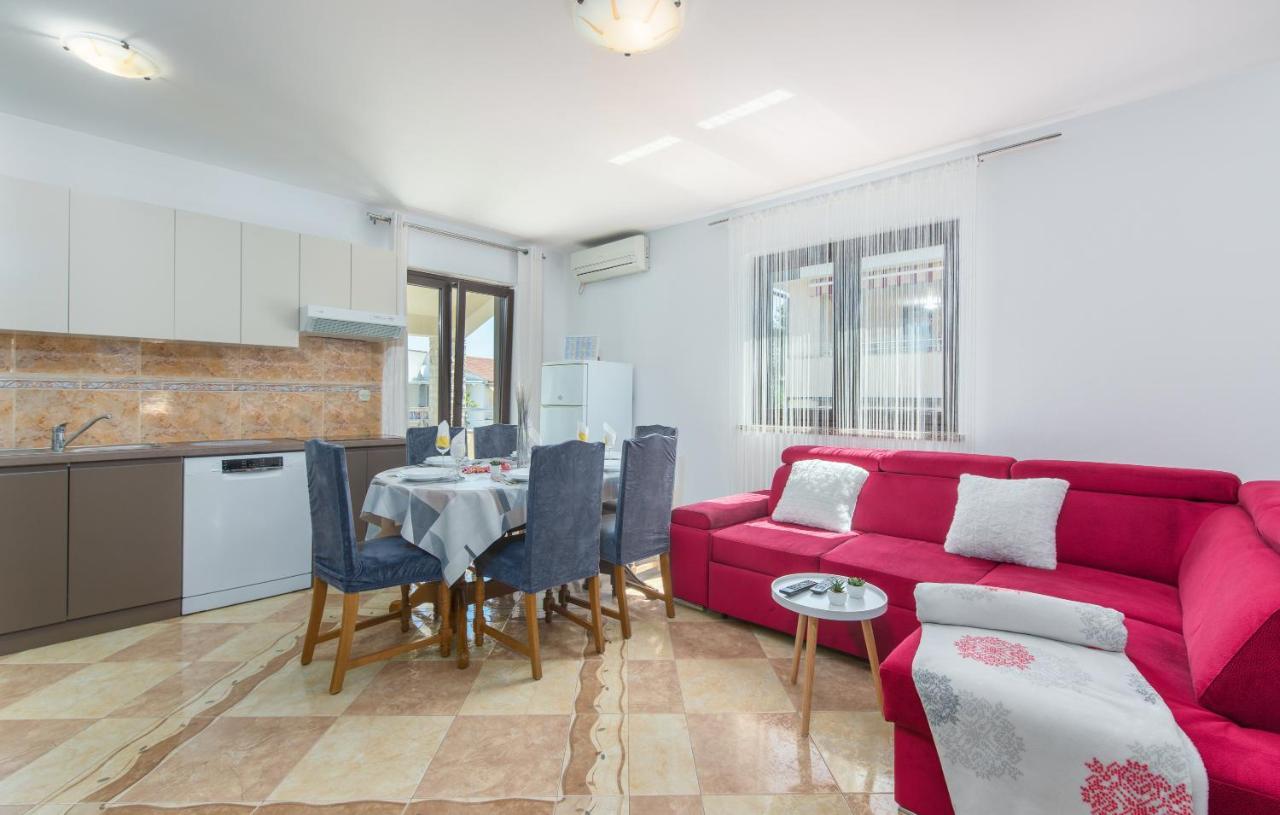 Apartmani Lorena ポレッチ エクステリア 写真